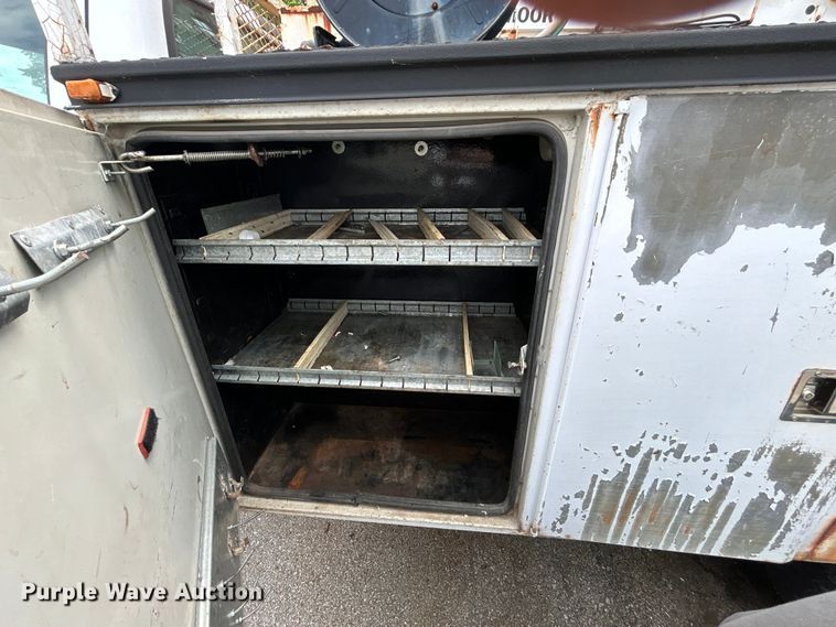 image for item EG0474 2000 Ford F450 Super Duty utility / service truck