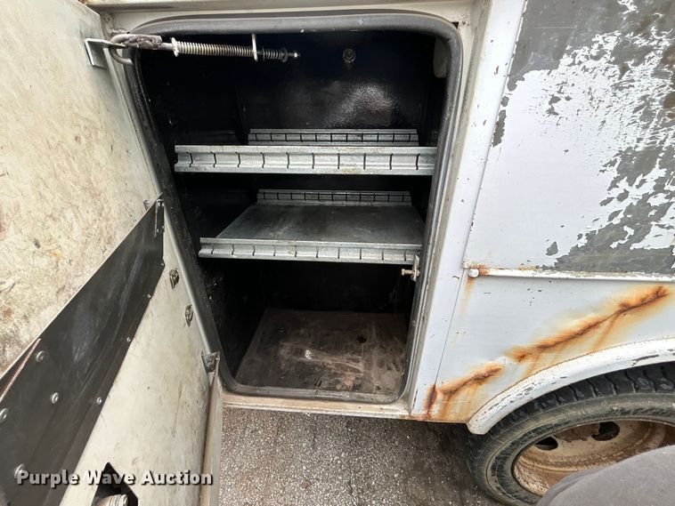 image for item EG0474 2000 Ford F450 Super Duty utility / service truck