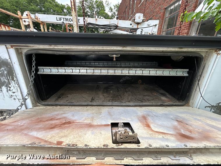 image for item EG0474 2000 Ford F450 Super Duty utility / service truck