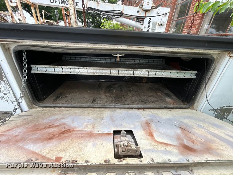 image for item EG0474 2000 Ford F450 Super Duty utility / service truck