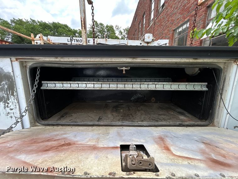 image for item EG0474 2000 Ford F450 Super Duty utility / service truck