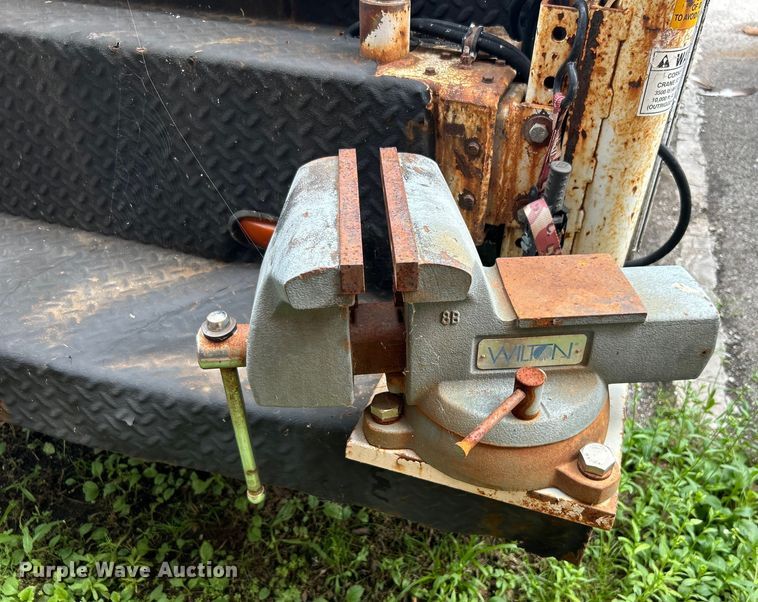 image for item EG0474 2000 Ford F450 Super Duty utility / service truck