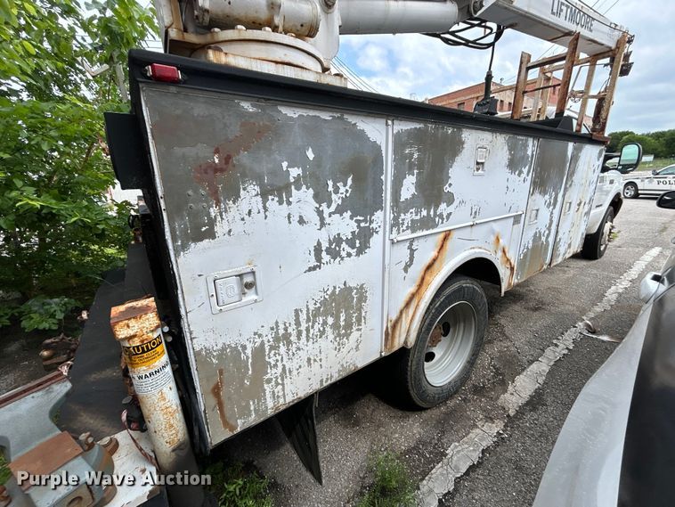 image for item EG0474 2000 Ford F450 Super Duty utility / service truck