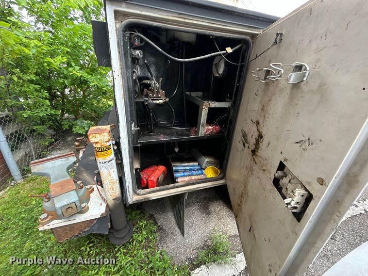 image for item EG0474 2000 Ford F450 Super Duty utility / service truck