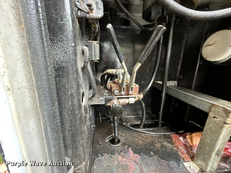 image for item EG0474 2000 Ford F450 Super Duty utility / service truck