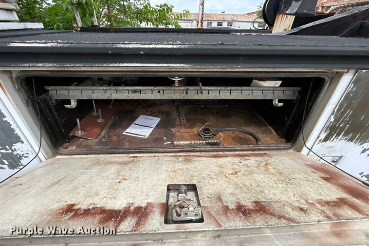 image for item EG0474 2000 Ford F450 Super Duty utility / service truck