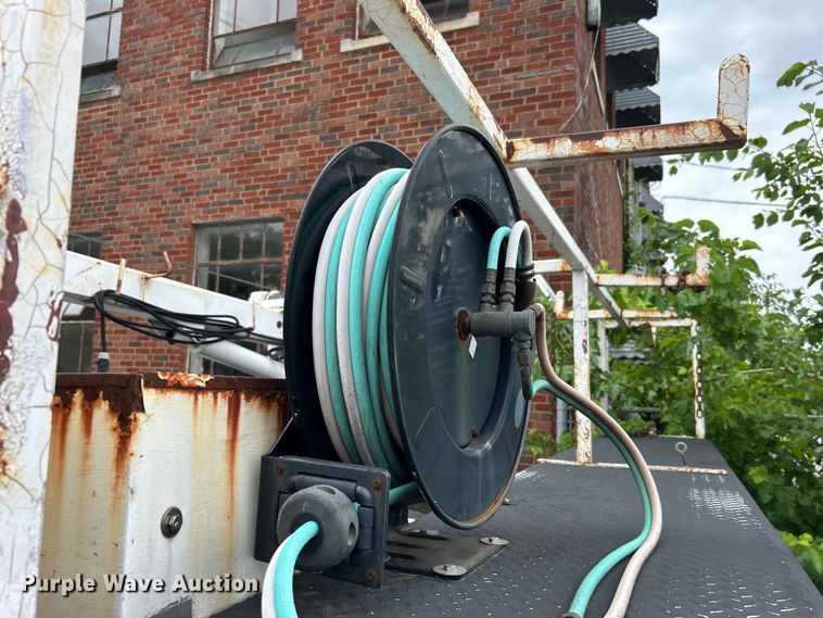 image for item EG0474 2000 Ford F450 Super Duty utility / service truck