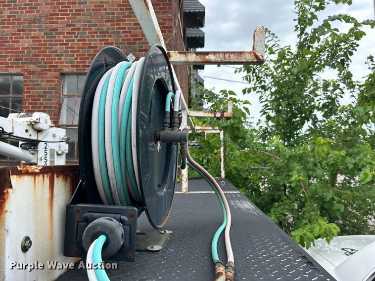 image for item EG0474 2000 Ford F450 Super Duty utility / service truck