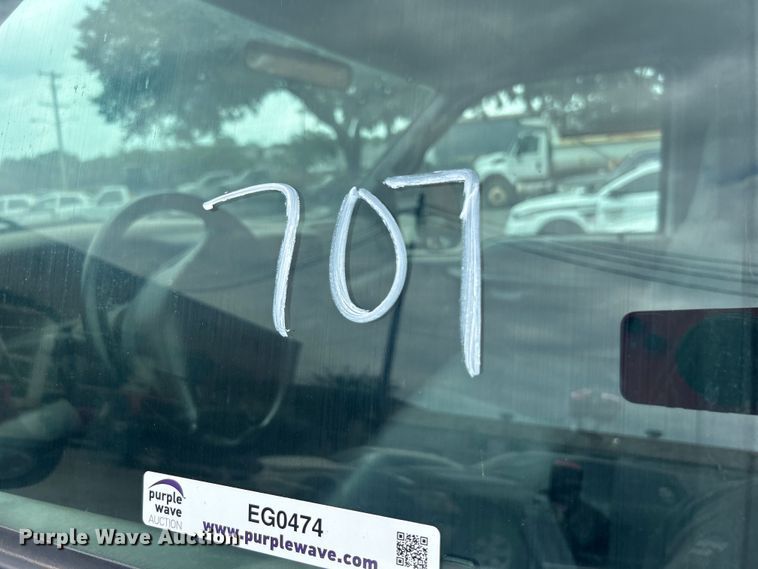 image for item EG0474 2000 Ford F450 Super Duty utility / service truck