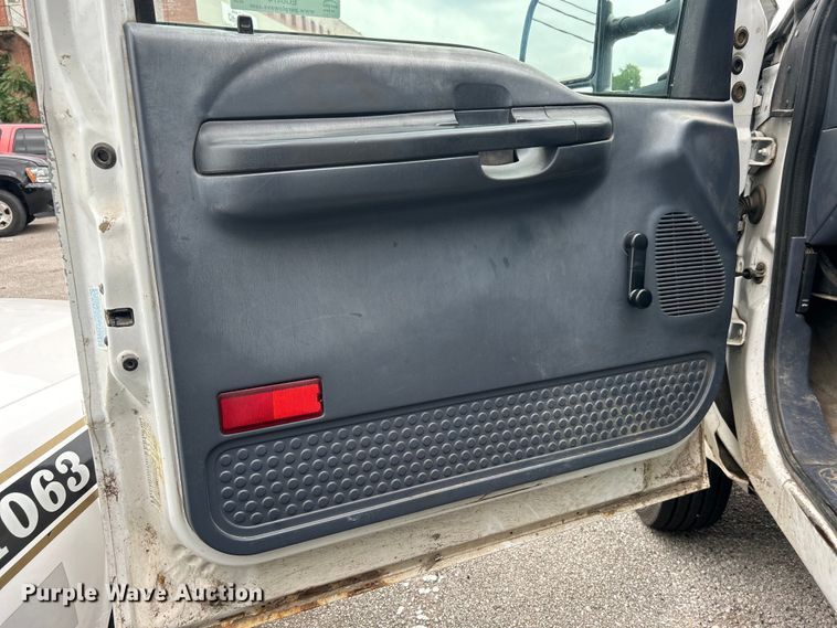 image for item EG0474 2000 Ford F450 Super Duty utility / service truck