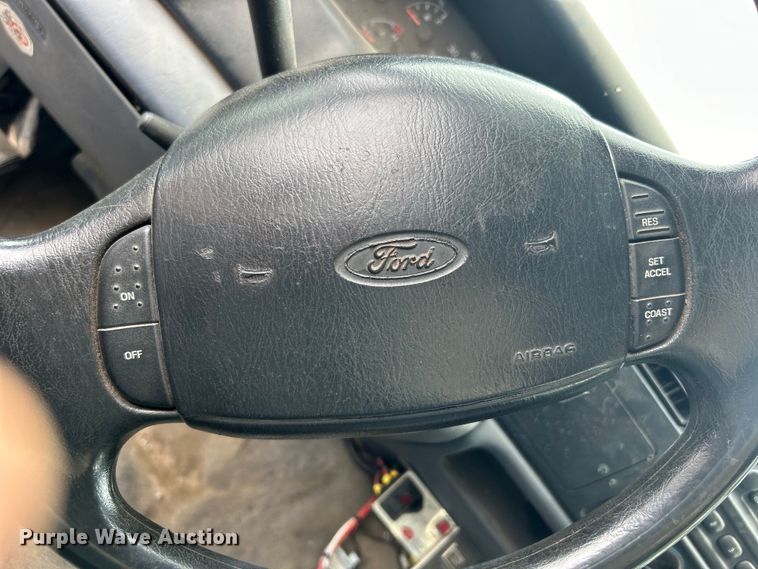 image for item EG0474 2000 Ford F450 Super Duty utility / service truck