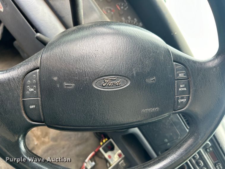 image for item EG0474 2000 Ford F450 Super Duty utility / service truck