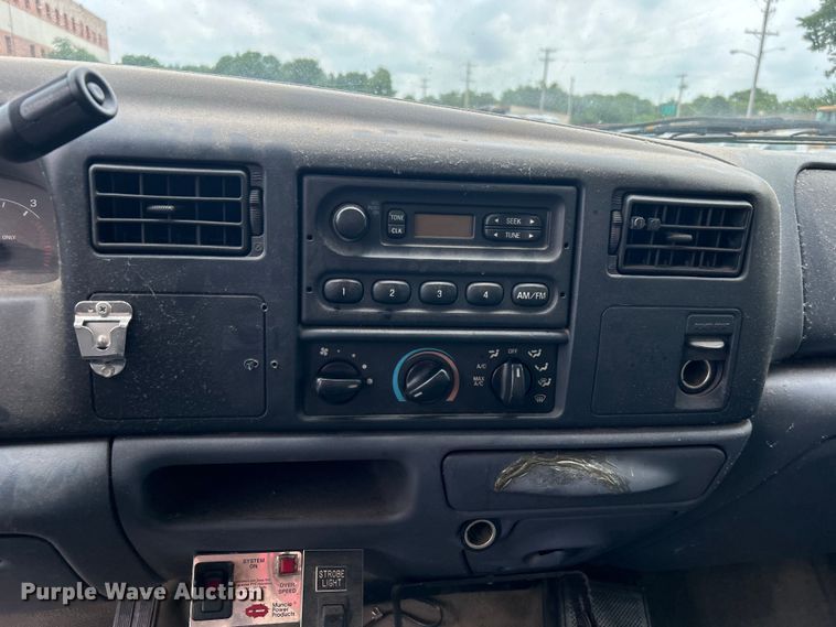 image for item EG0474 2000 Ford F450 Super Duty utility / service truck