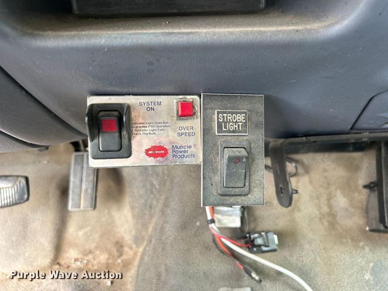 image for item EG0474 2000 Ford F450 Super Duty utility / service truck