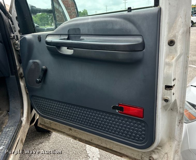 image for item EG0474 2000 Ford F450 Super Duty utility / service truck