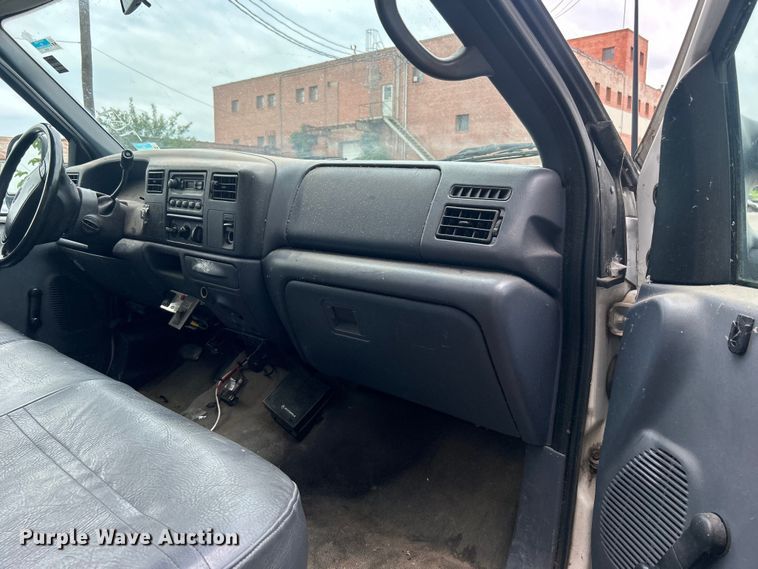 image for item EG0474 2000 Ford F450 Super Duty utility / service truck