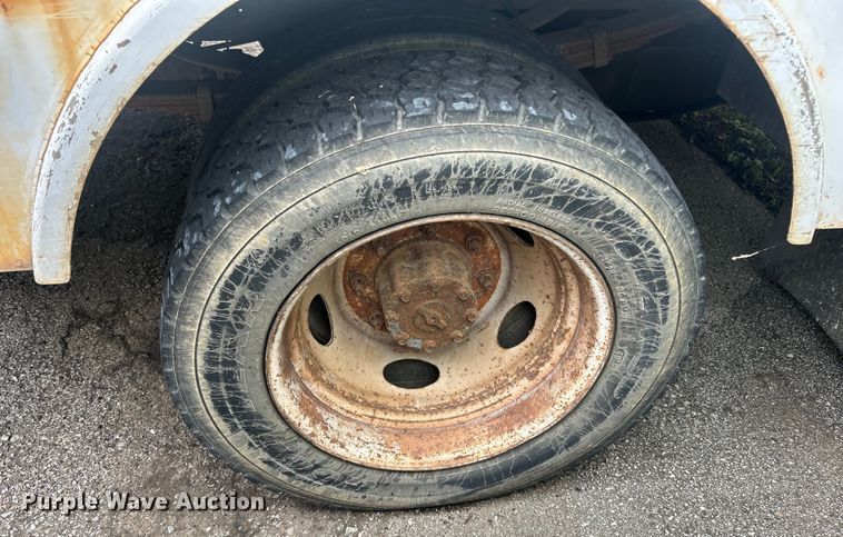 image for item EG0474 2000 Ford F450 Super Duty utility / service truck