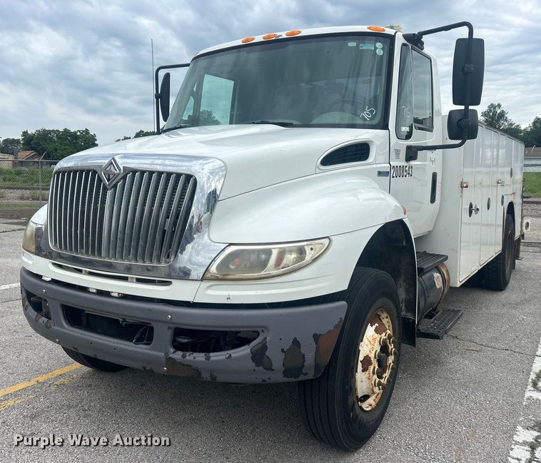 image for item EG0475 2008 International 4400 utility / service truck