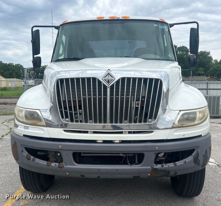 image for item EG0475 2008 International 4400 utility / service truck