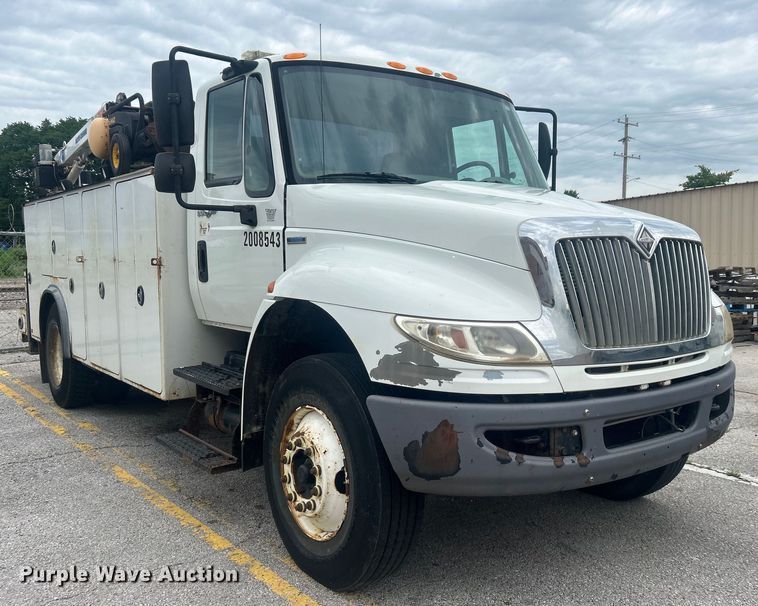 image for item EG0475 2008 International 4400 utility / service truck