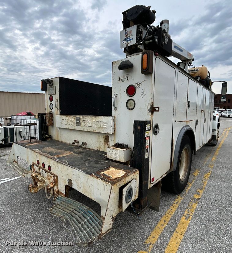 image for item EG0475 2008 International 4400 utility / service truck