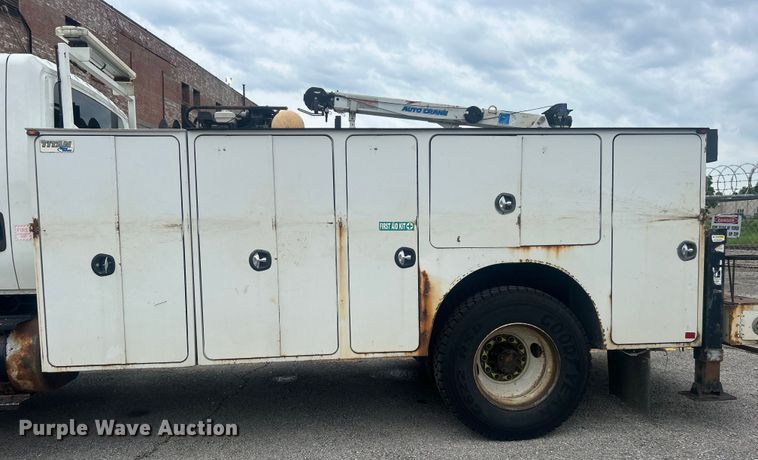 image for item EG0475 2008 International 4400 utility / service truck