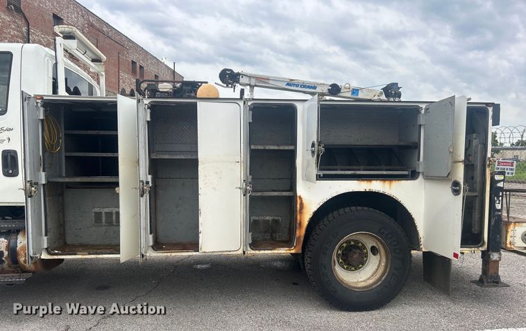 image for item EG0475 2008 International 4400 utility / service truck