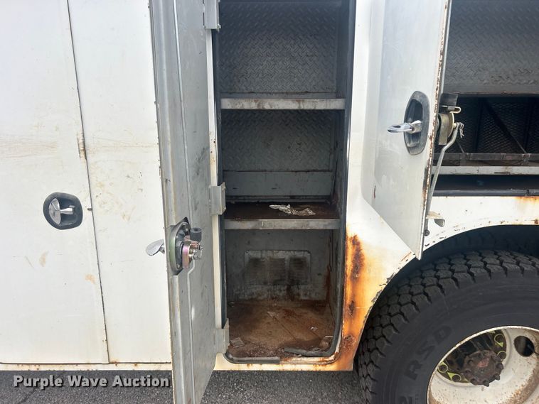 image for item EG0475 2008 International 4400 utility / service truck