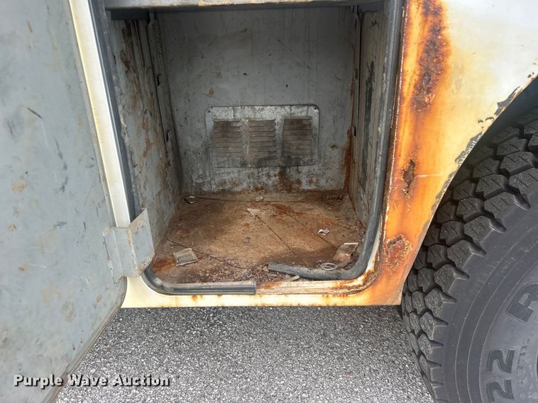 image for item EG0475 2008 International 4400 utility / service truck