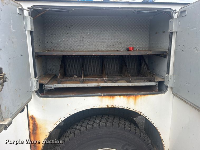 image for item EG0475 2008 International 4400 utility / service truck