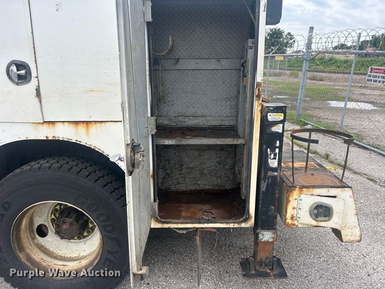 image for item EG0475 2008 International 4400 utility / service truck