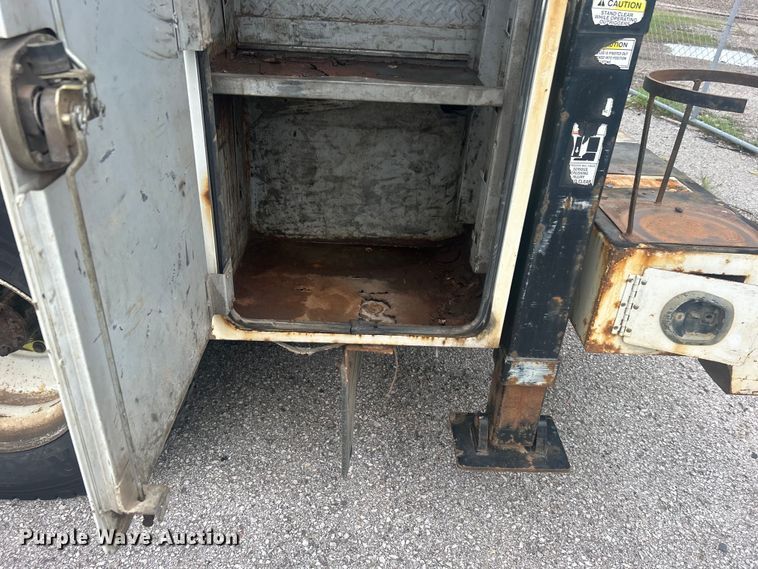 image for item EG0475 2008 International 4400 utility / service truck