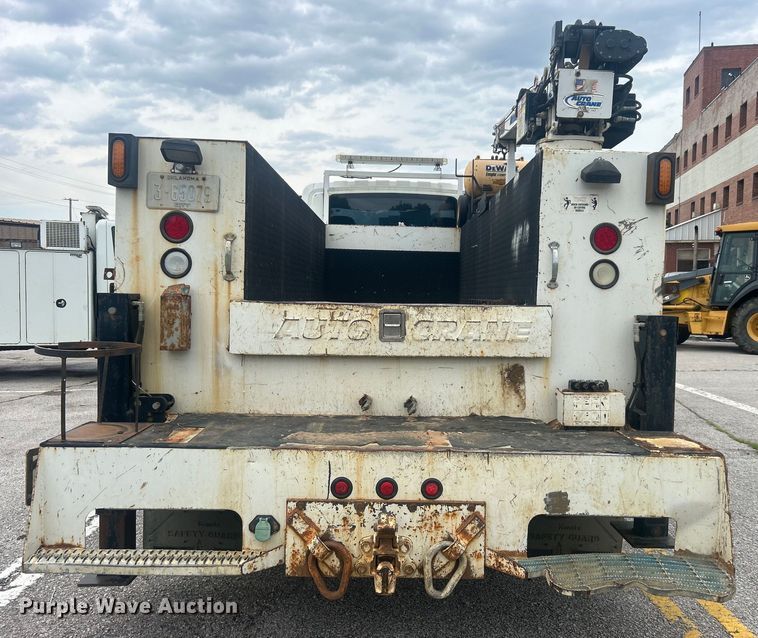 image for item EG0475 2008 International 4400 utility / service truck