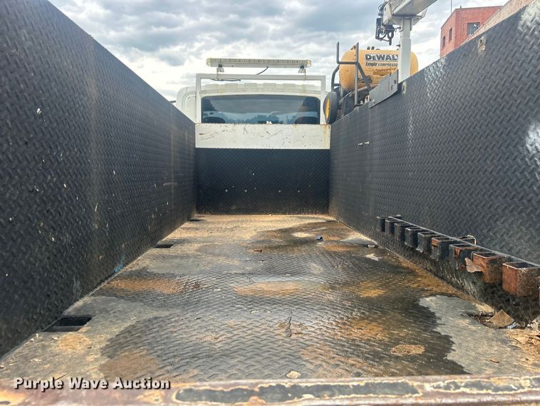 image for item EG0475 2008 International 4400 utility / service truck