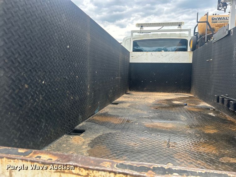 image for item EG0475 2008 International 4400 utility / service truck