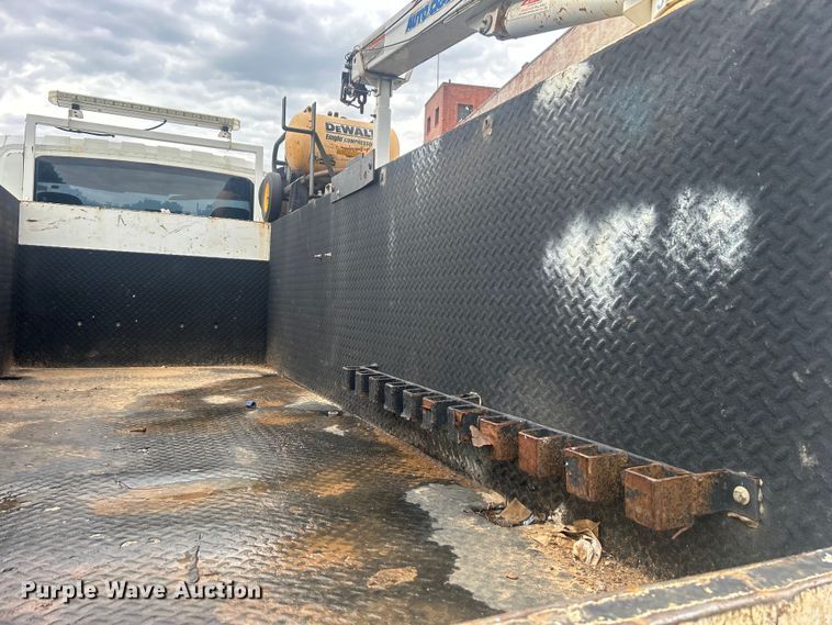 image for item EG0475 2008 International 4400 utility / service truck