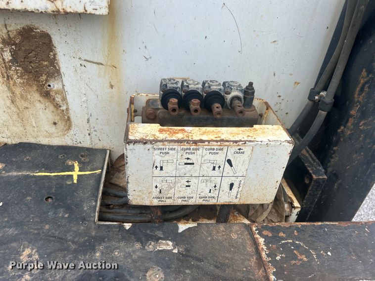 image for item EG0475 2008 International 4400 utility / service truck