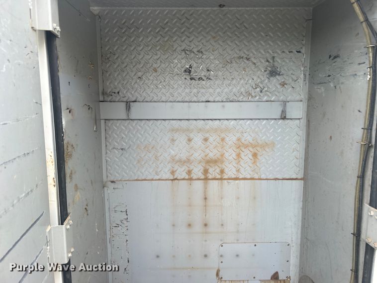 image for item EG0475 2008 International 4400 utility / service truck