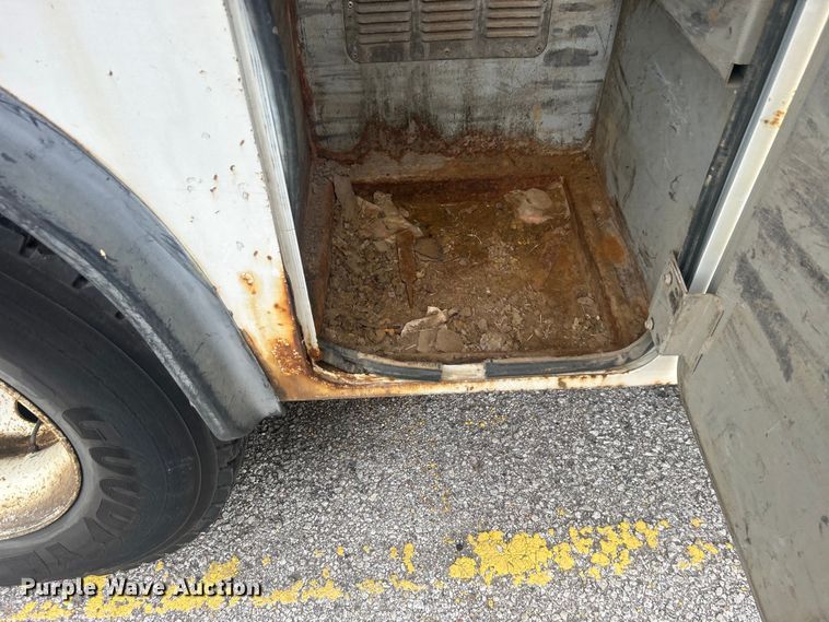 image for item EG0475 2008 International 4400 utility / service truck