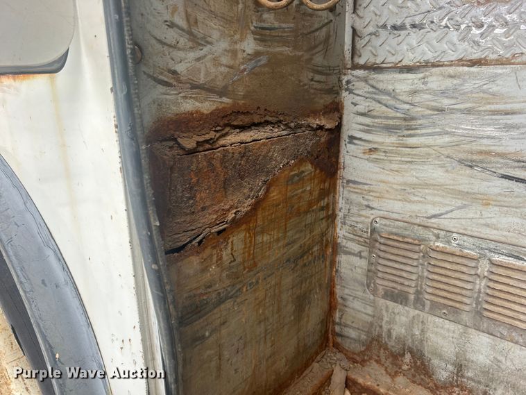 image for item EG0475 2008 International 4400 utility / service truck