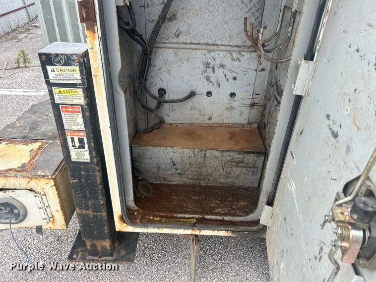 image for item EG0475 2008 International 4400 utility / service truck