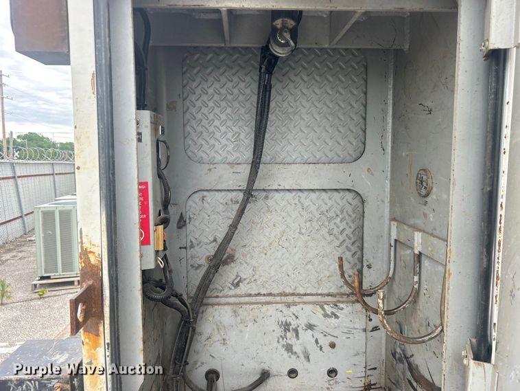 image for item EG0475 2008 International 4400 utility / service truck