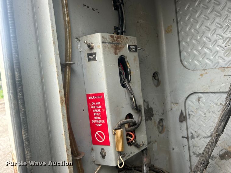 image for item EG0475 2008 International 4400 utility / service truck