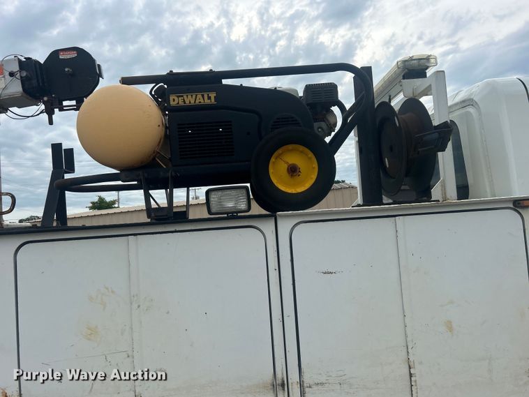 image for item EG0475 2008 International 4400 utility / service truck