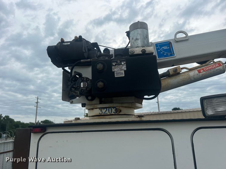 image for item EG0475 2008 International 4400 utility / service truck