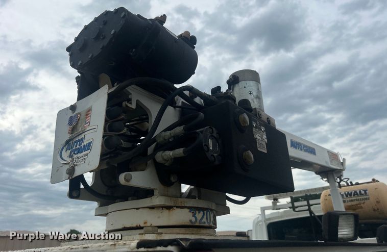 image for item EG0475 2008 International 4400 utility / service truck