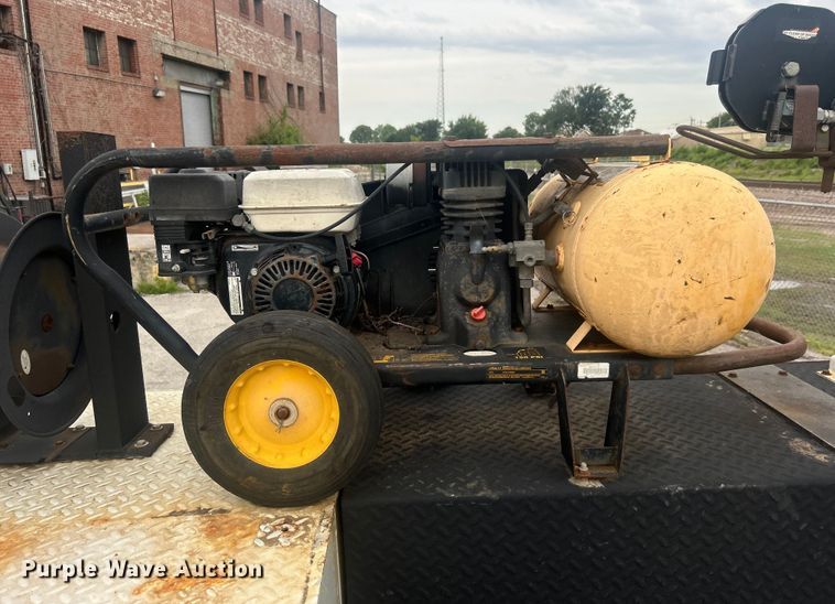 image for item EG0475 2008 International 4400 utility / service truck