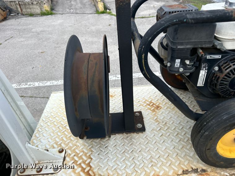 image for item EG0475 2008 International 4400 utility / service truck