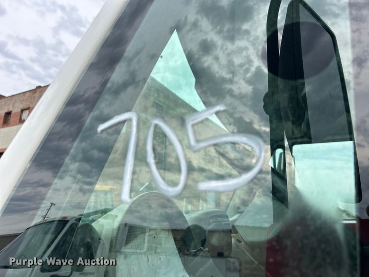 image for item EG0475 2008 International 4400 utility / service truck