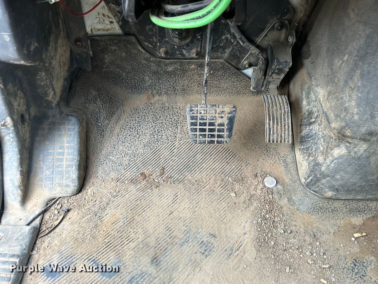 image for item EG0475 2008 International 4400 utility / service truck